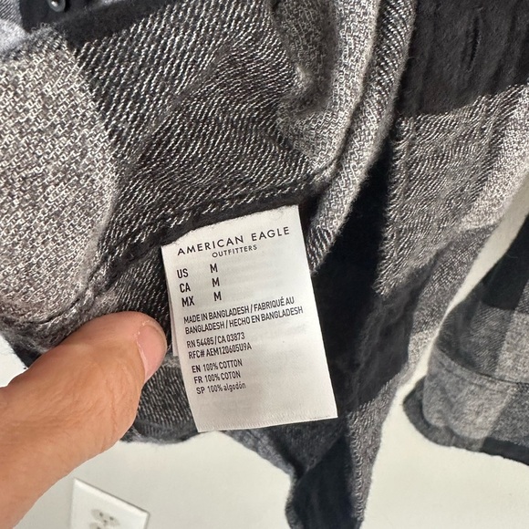 American Eagle Mens Medium Flannel Shirt Black Gray Plaid Button Front LS - Picture 4 of 5